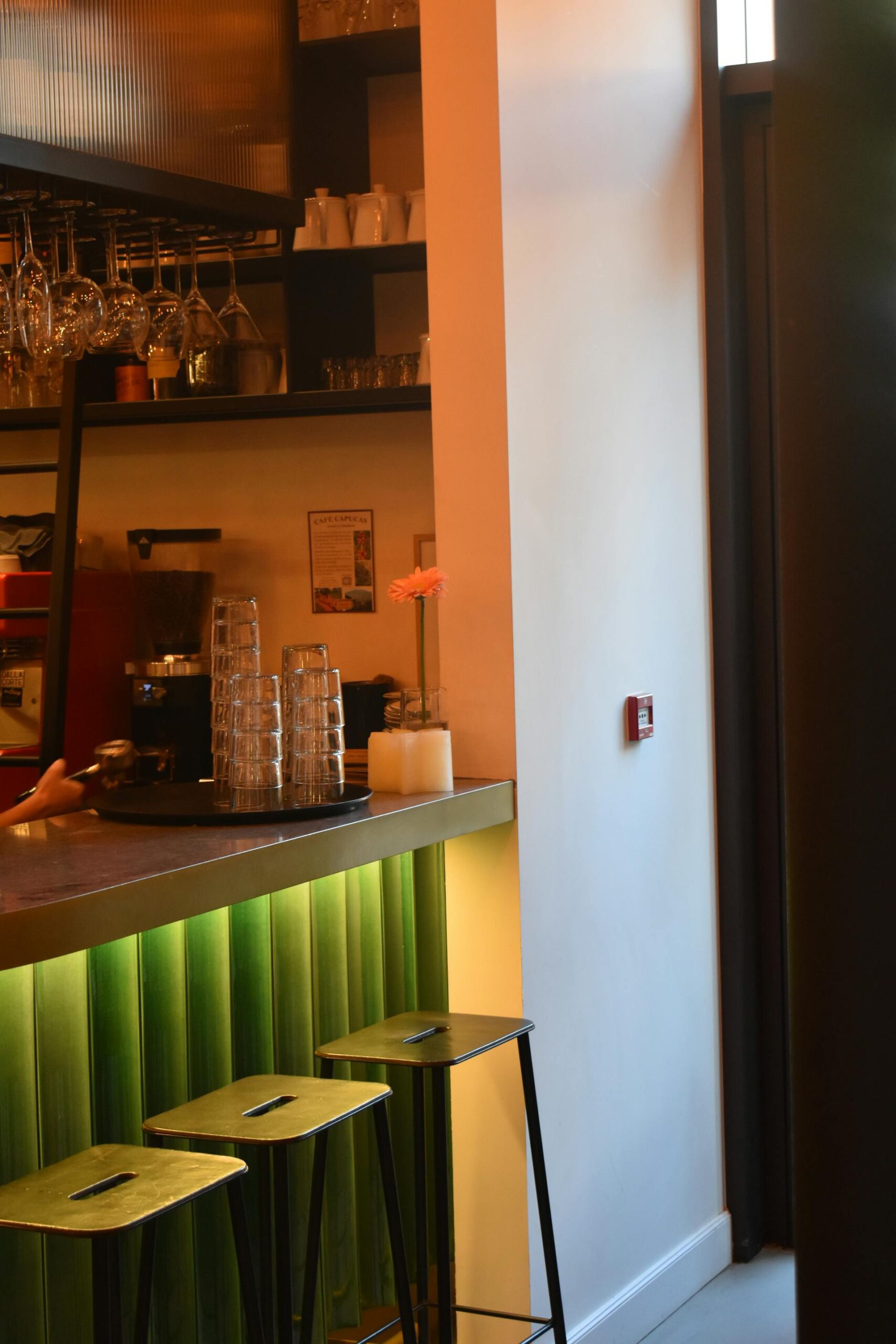The-Role-of-Bar-Crawls-in-Creating-Vibrant-City-Atmospheres-scaled-1